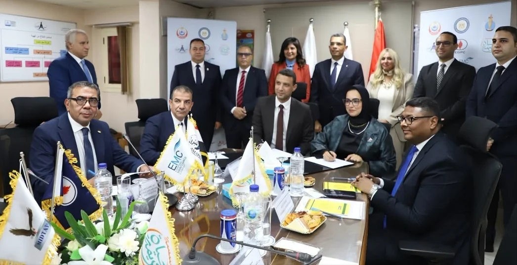 أمل للبترول توقع بروتوكولًا لتطوير الخدمات الصحية بالقصير