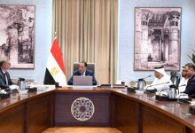 رئيس الوزراء يتابع مع مسؤولي إمارة الفجيرة خطوات تنفيذ مشروع «الفجيرة العلمين» للنفط والغاز