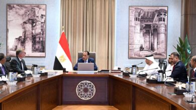 رئيس الوزراء يتابع مع مسؤولي إمارة الفجيرة خطوات تنفيذ مشروع «الفجيرة العلمين» للنفط والغاز