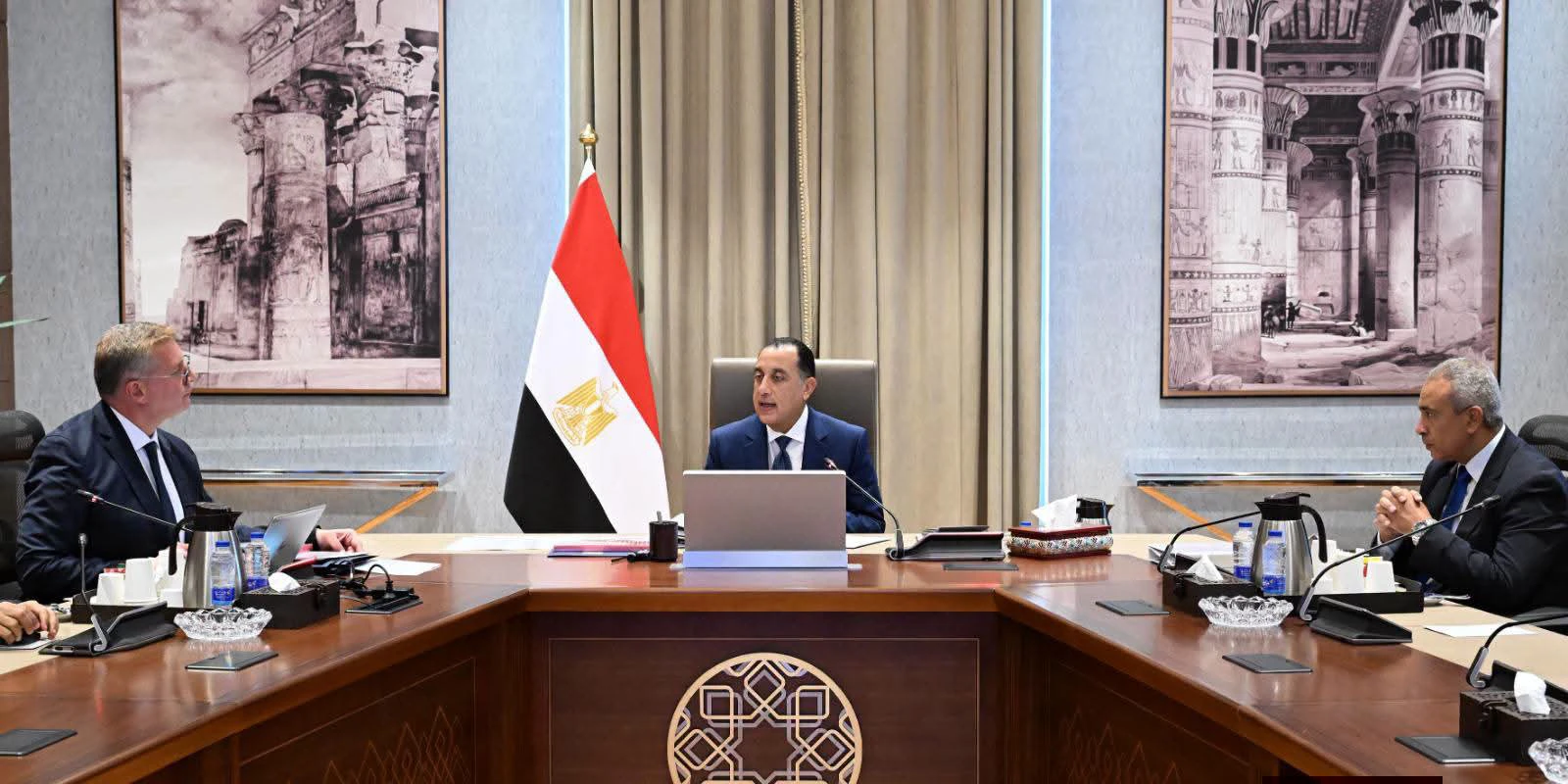 رئيس الوزراء يتابع مع وزير البترول تطورات إنتاج الغاز والبترول وملفات التعدين