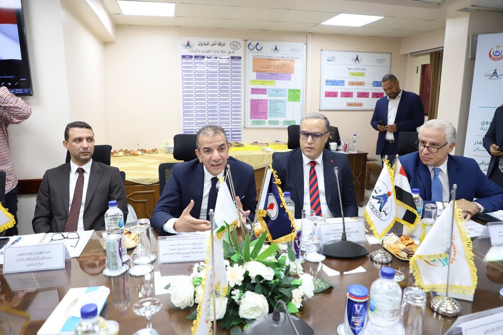 أمل للبترول توقع بروتوكولًا لتطوير الخدمات الصحية بالقصير