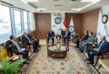وزير البترول يبحث مع وفد «إيني» التعجيل بتنمية الاكتشافات الجديدة وزيادة الإنتاج