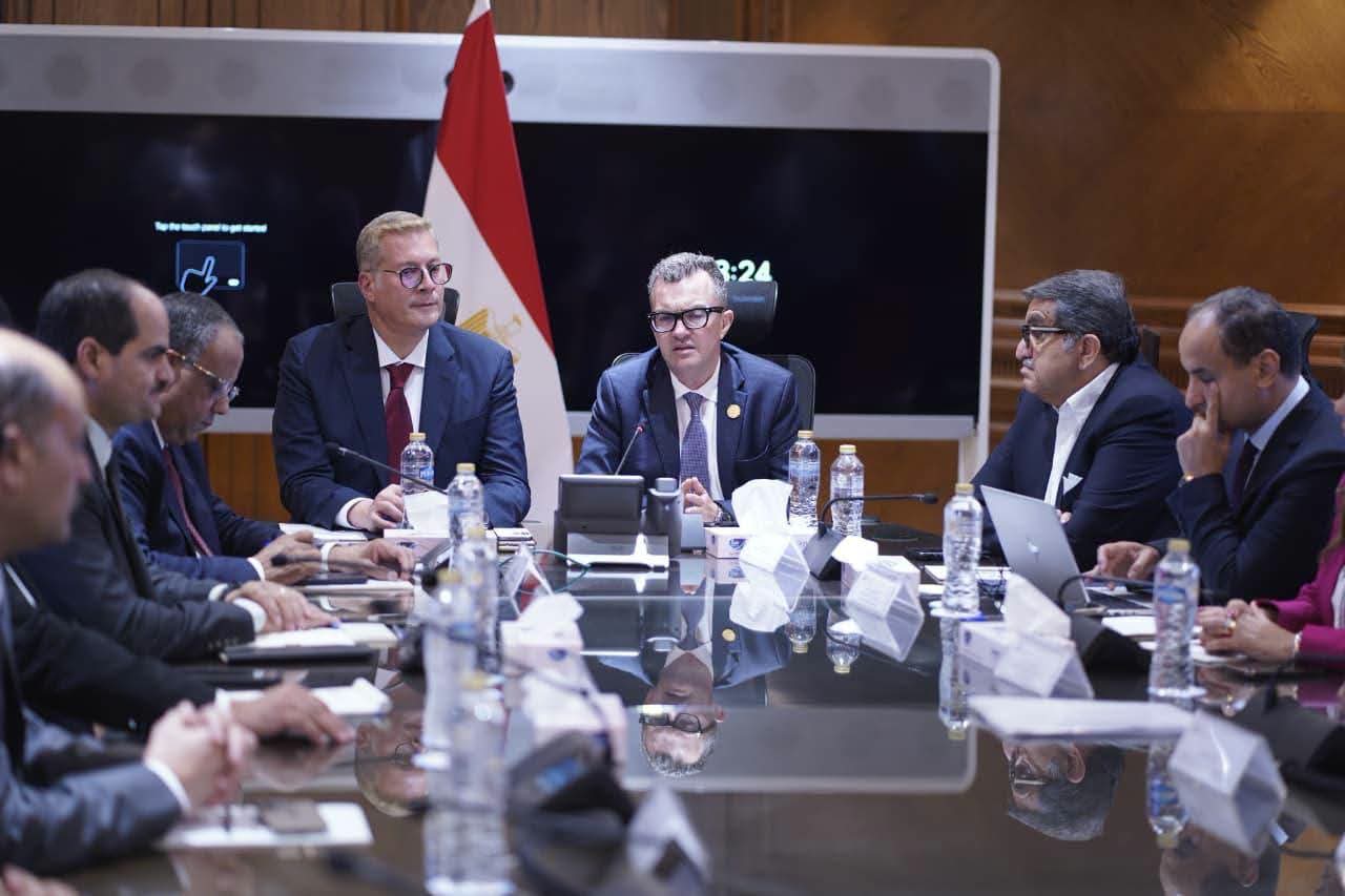 وزيرا البترول والتخطيط يناقشان تطورات أداء القطاع وزيادة الإنتاج وتحسين الخدمات