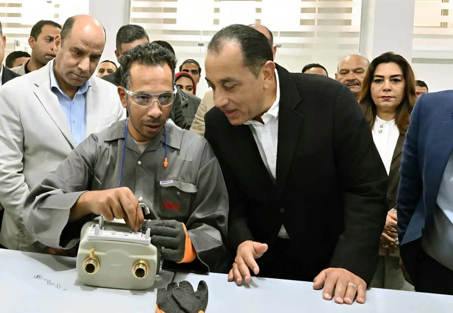 رئيس الوزراء يفتتح مصنع إنتاج وتجميع الطلمبات الرقمية بمحطات الوقود وعدادات الغاز الذكية بالسويس