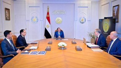 الرئيس السيسي يجتمع مع رئيس الوزراء ووزيري البترول والصناعة