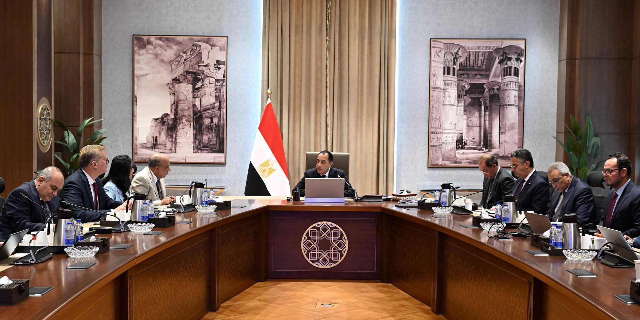 مدبولي يستعرض رؤية الحكومة لملفات الطاقة والحماية الاجتماعية وضبط الأسواق