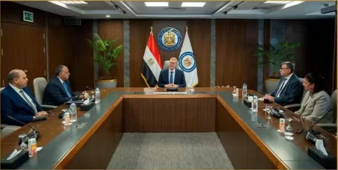 وزير البترول يتابع خطط زيادة الإنتاج وتأمين إمدادات السوق المحلية