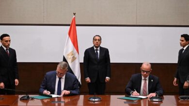 رئيس الوزراء يشهد توقيع بروتوكول تعاون بين وزارتي البترول والاستثمار