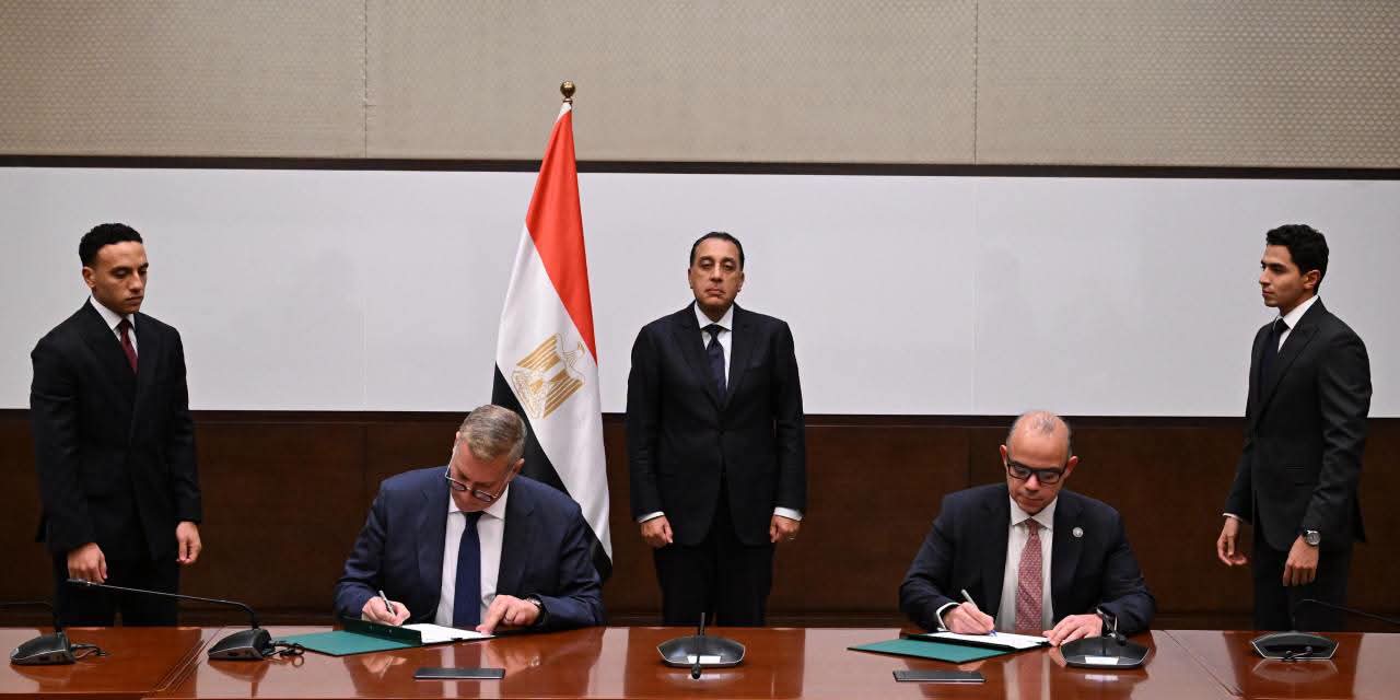 رئيس الوزراء يشهد توقيع بروتوكول تعاون بين وزارتي البترول والاستثمار