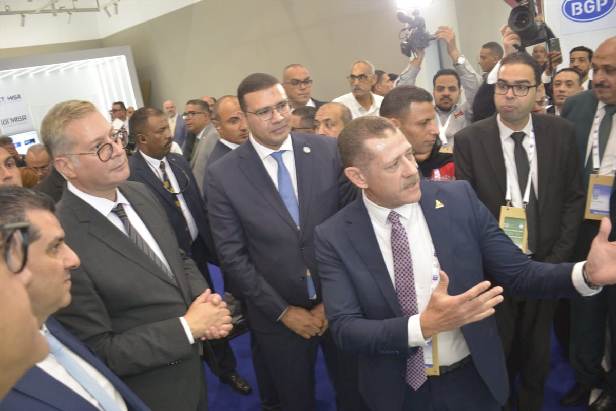 وزير البترول يزور جناح «بترومنت» في معرض موك 2026
